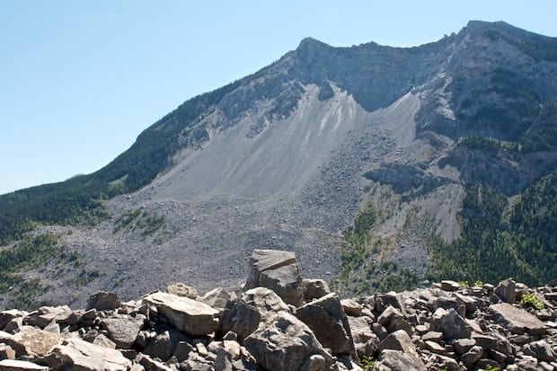 Frank Slide and Turtle Mountain | Get Inspired Everyday! 