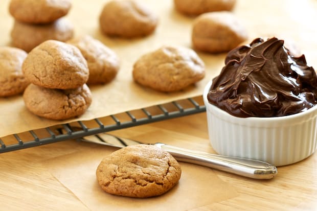 Peanut Butter Cookies with Chocolate Fudge Frosting | Get Inspired Everyday! 