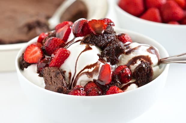 Strawberry Brownie Sundae | Get Inspired Everyday!