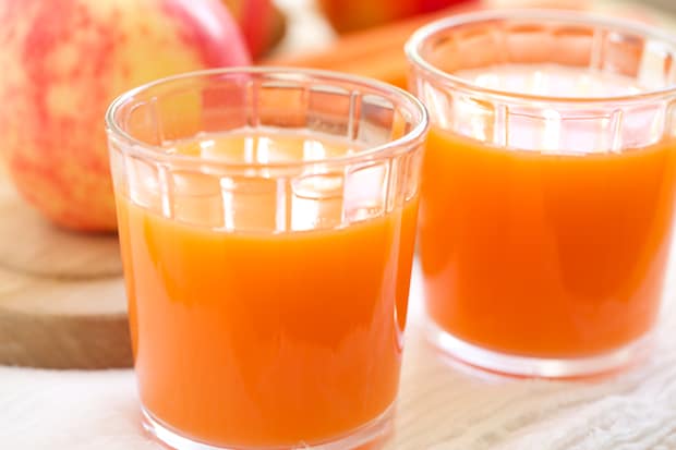 Skin Smoothing Carrot Apple Ginger Juice | Get Inspired Everyday! 