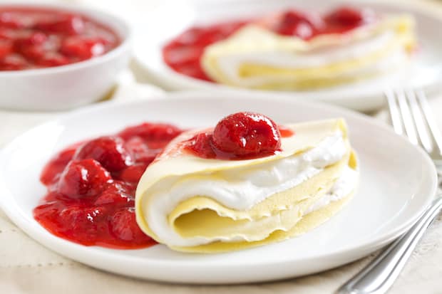 Strawberries and Cream Crepes | Get Inspired Everyday! 