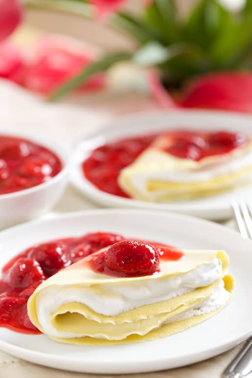 Strawberries and Cream Crepes | Get Inspired Everyday! 