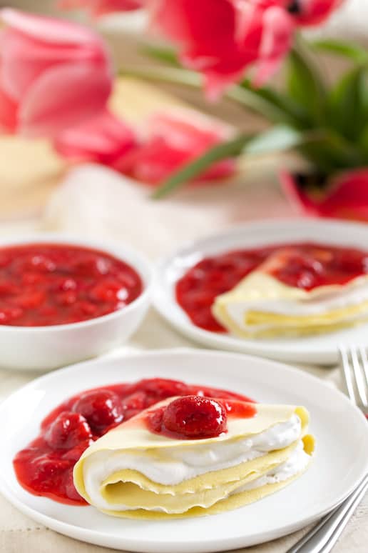 Strawberries and Cream Crepes | Get Inspired Everyday! 