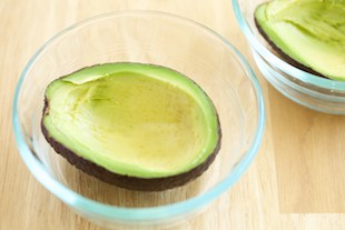 Mexican Baked Avocado Eggs | Get Inspired Everyday! 