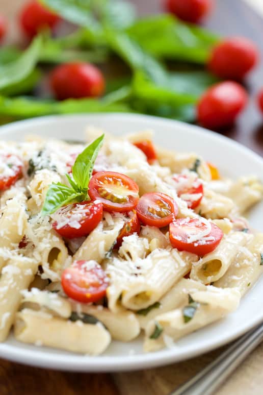 Pasta with Fresh Corn, Tomatoes and Basil | Get Inspired Everyday!