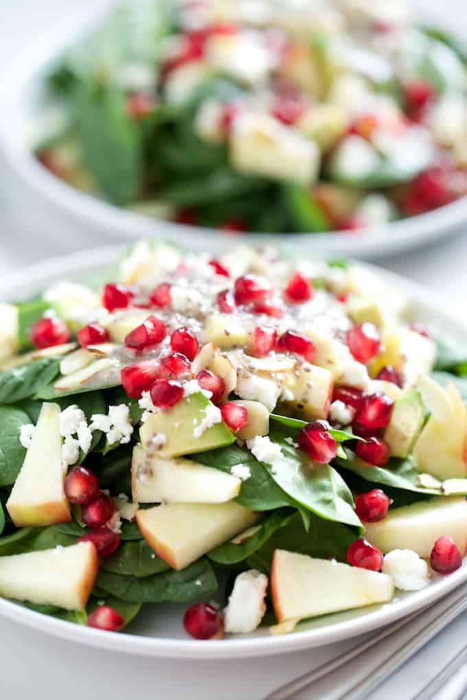 Spinach Salad with Creamy Chia Vinaigrette | Get Inspired Everyday! 