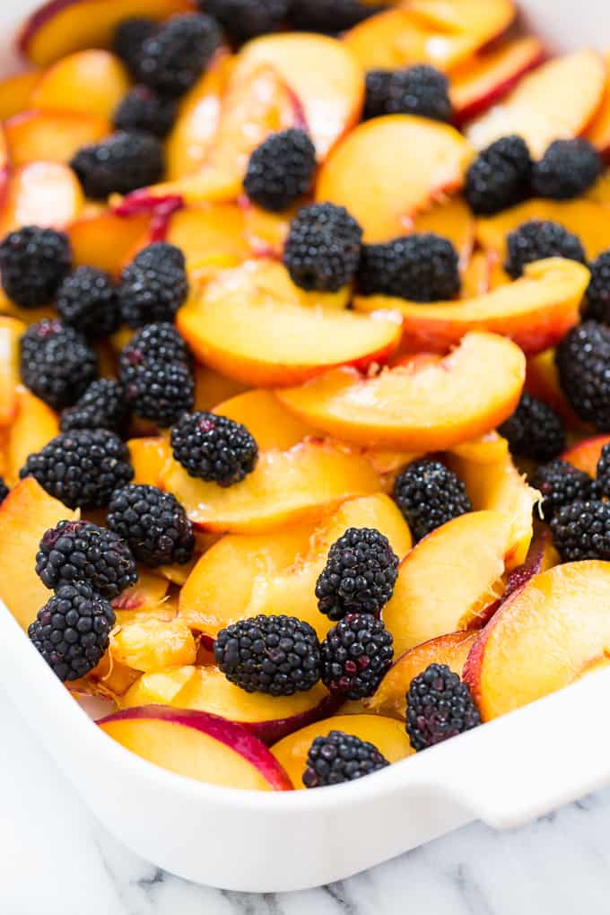 Blackberry Cardamom Peach Crisp | Get Inspired Everyday!