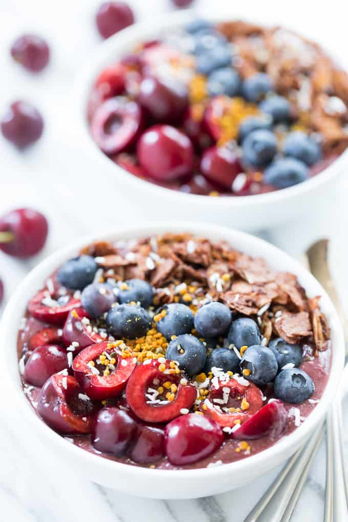 Acai Smoothie Bowl with Berries - Veggie Desserts