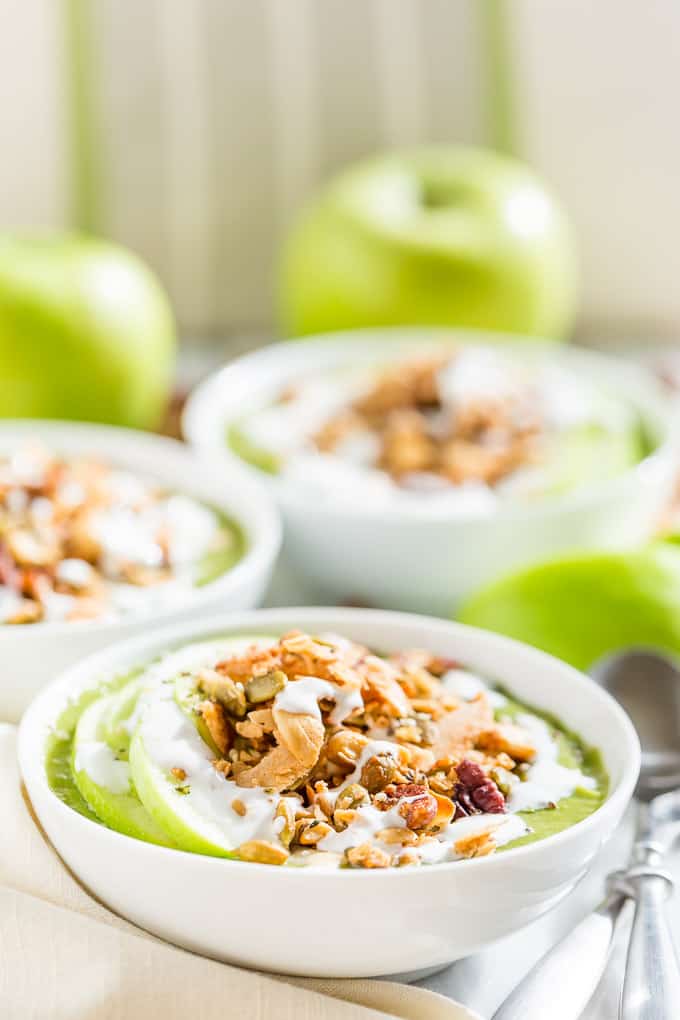 Cinnamon Crunch Apple Pie Smoothie Bowls | Get Inspired Everyday!
