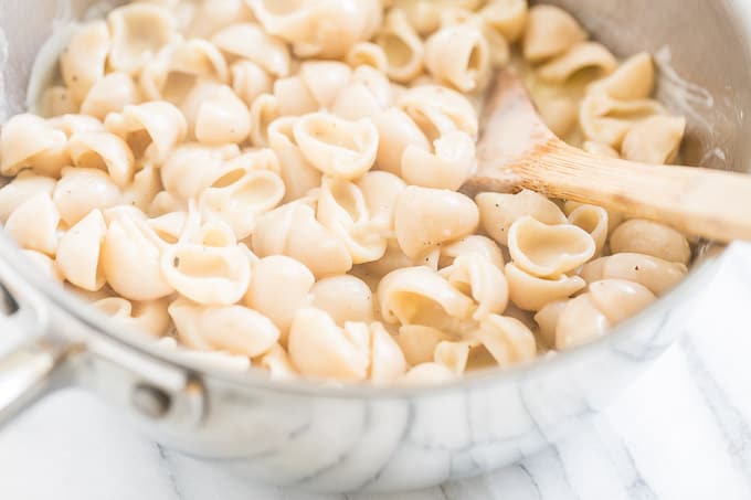 Creamy One Pot Caprese Pasta | Get Inspired Everyday!