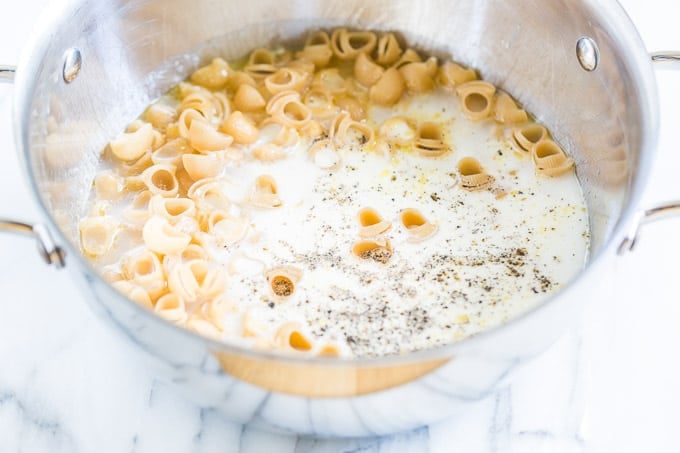 Creamy One Pot Caprese Pasta | Get Inspired Everyday!