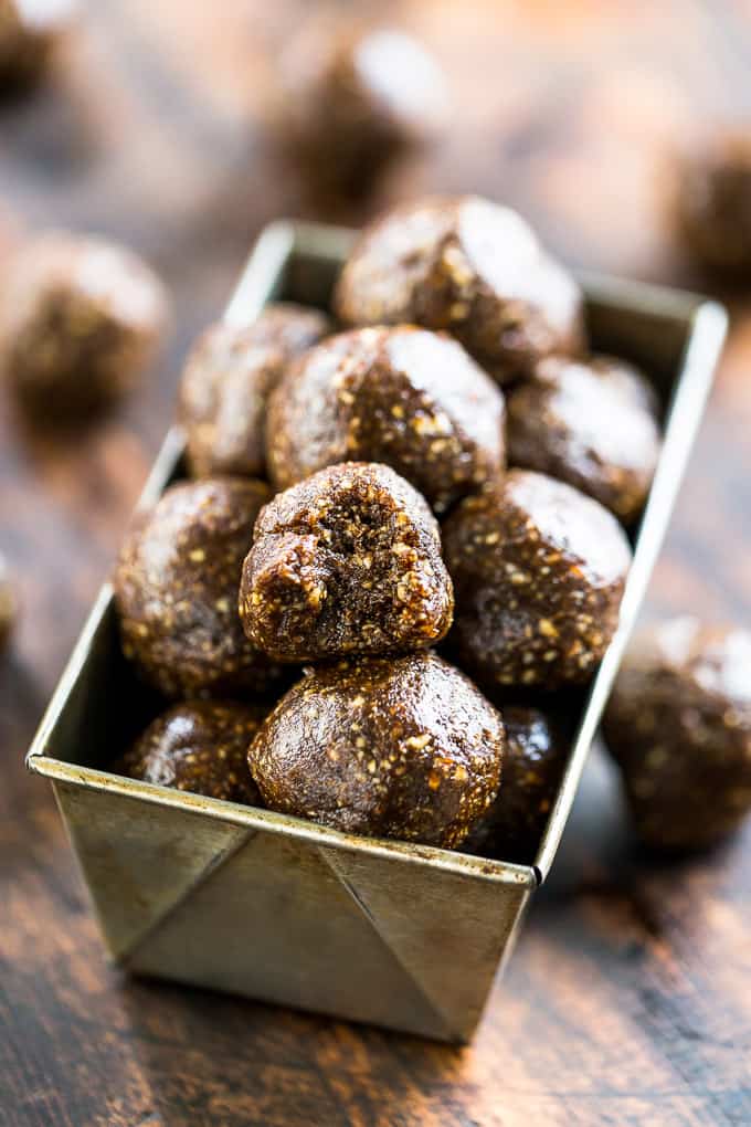 Molasses Ginger Cookie Energy Bites | Get Inspired Everyday!