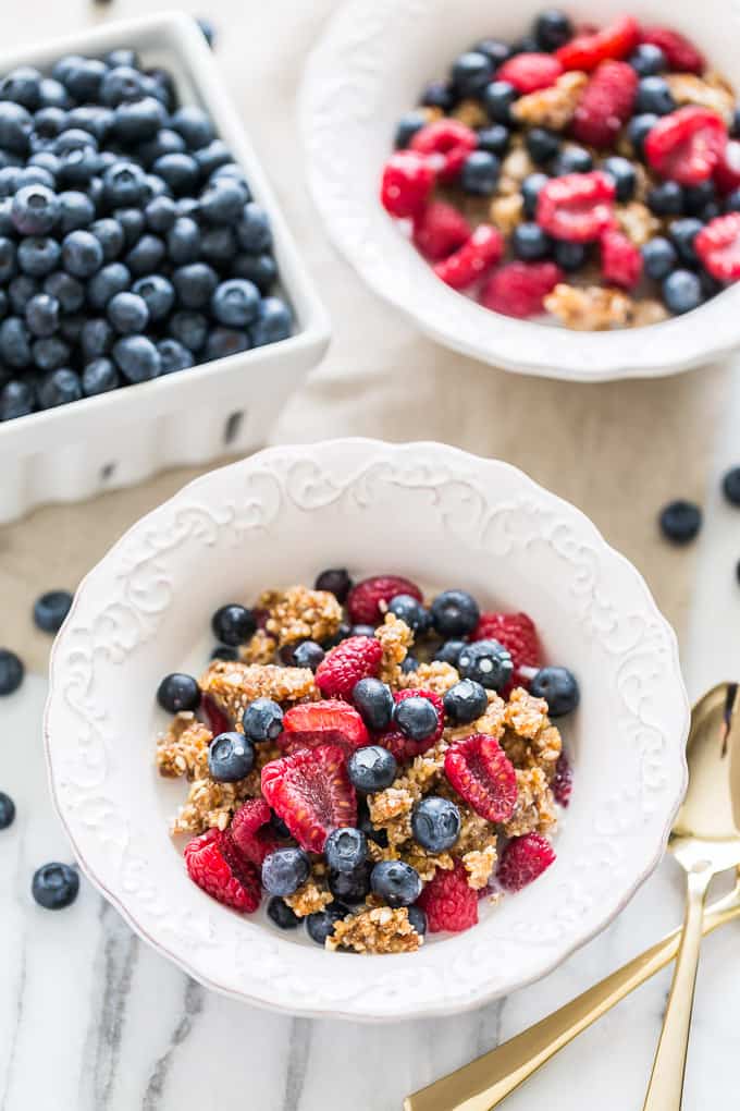 Homemade Grain Free Rawnola Cereal | Get Inspired Everyday!