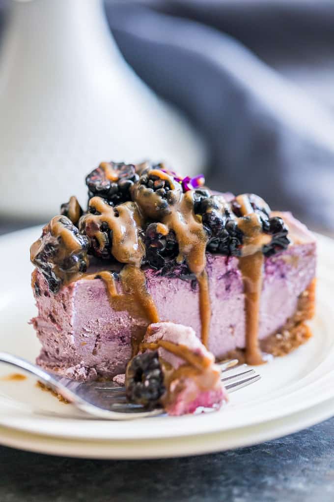 No Bake Caramel Blackberry Cheesecake | Get Inspired Everyday!
