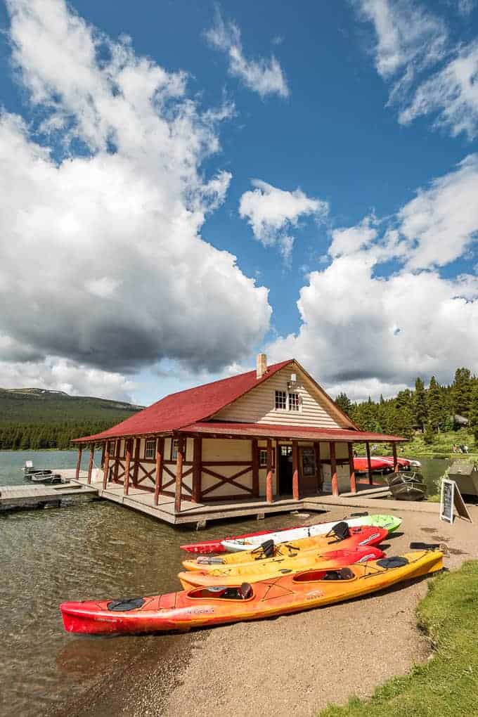 Tips for visiting Maligne Lake in Jasper National Park | Get Inspired Everyday!