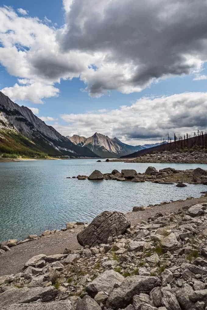 Tips for visiting Maligne Lake in Jasper National Park | Get Inspired Everyday!