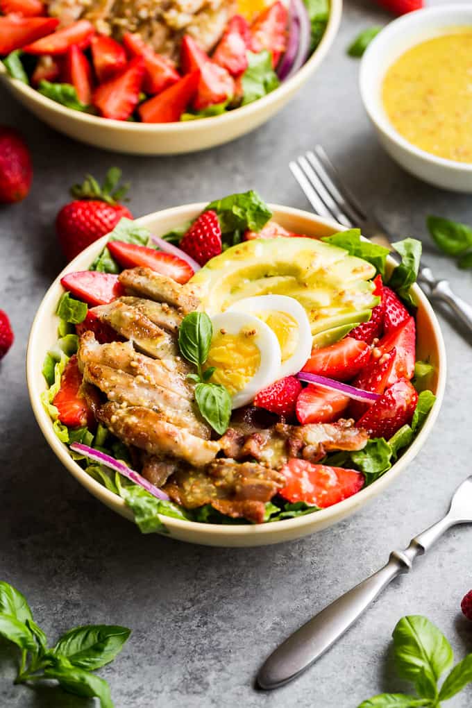 Strawberry Cobb Salad (Whole30) | Get Inspired Everyday!