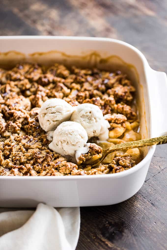 Paleo Caramel Apple Crisp | Get Inspired Everyday!