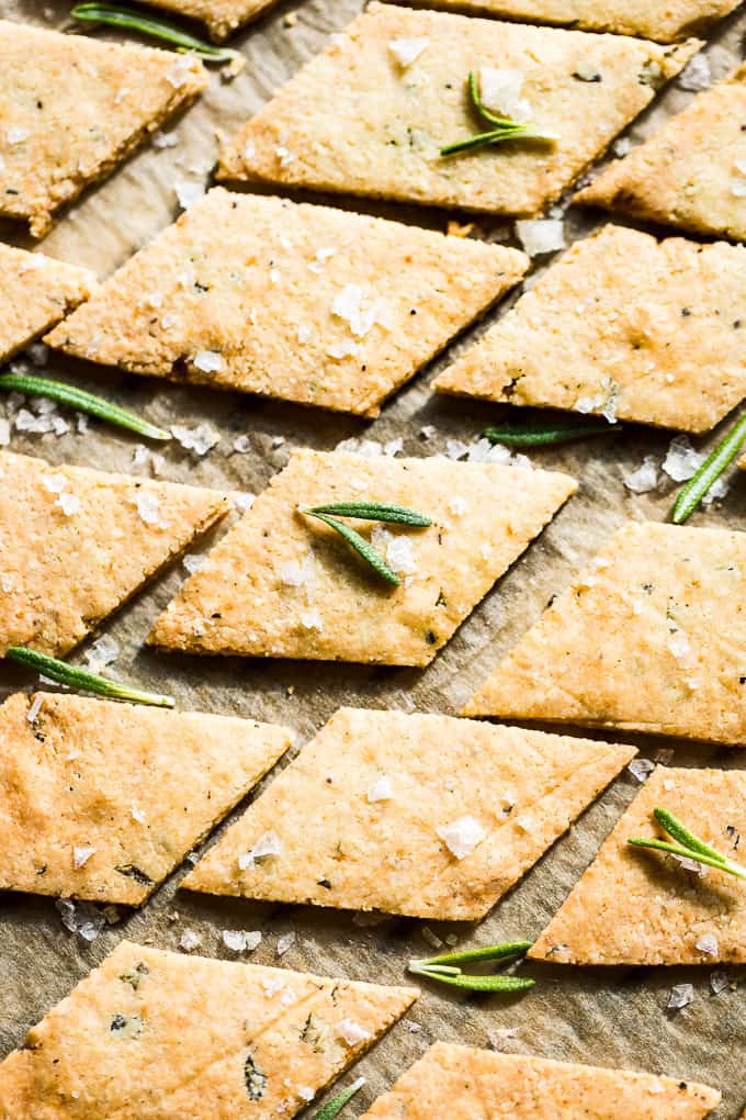 Paleo Rosemary Sea Salt Crackers | Get Inspired Everyday!