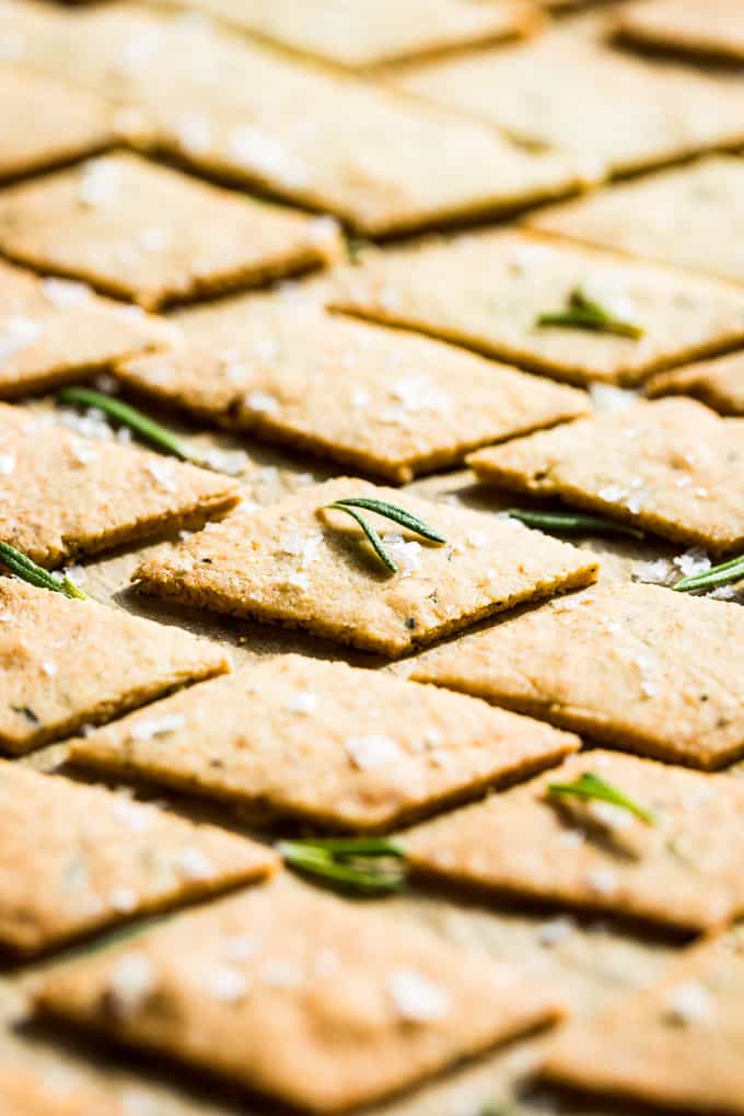 Paleo Rosemary Sea Salt Crackers | Get Inspired Everyday!