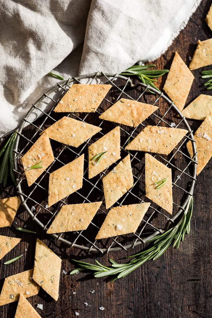 Paleo Rosemary Sea Salt Crackers | Get Inspired Everyday!