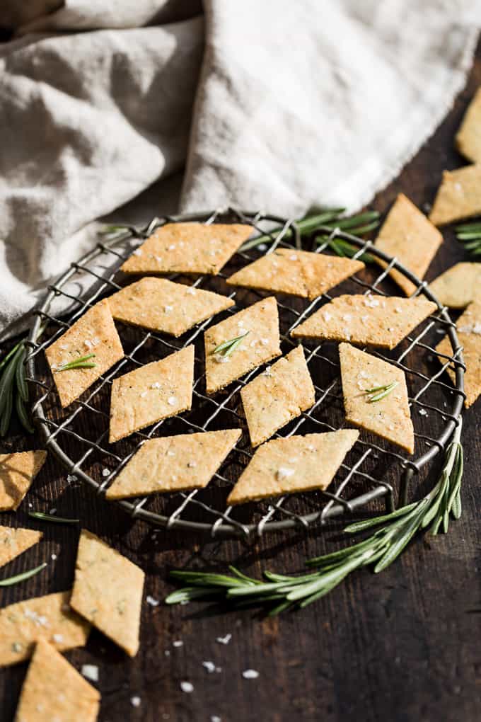 Paleo Rosemary Sea Salt Crackers | Get Inspired Everyday!