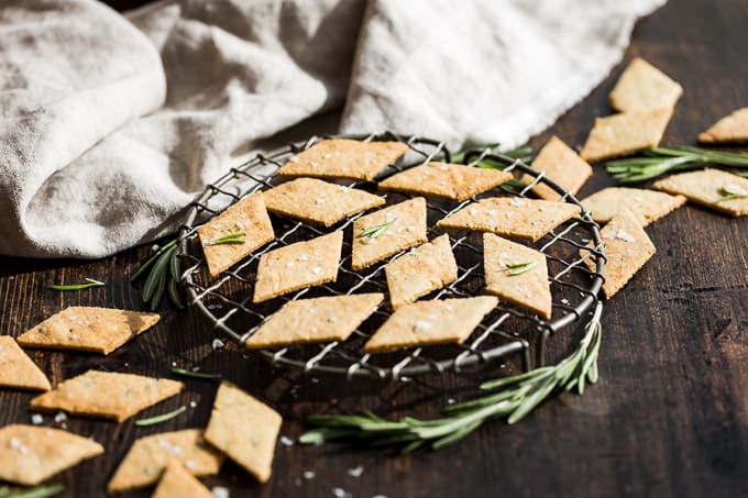 Paleo Rosemary Sea Salt Crackers | Get Inspired Everyday!