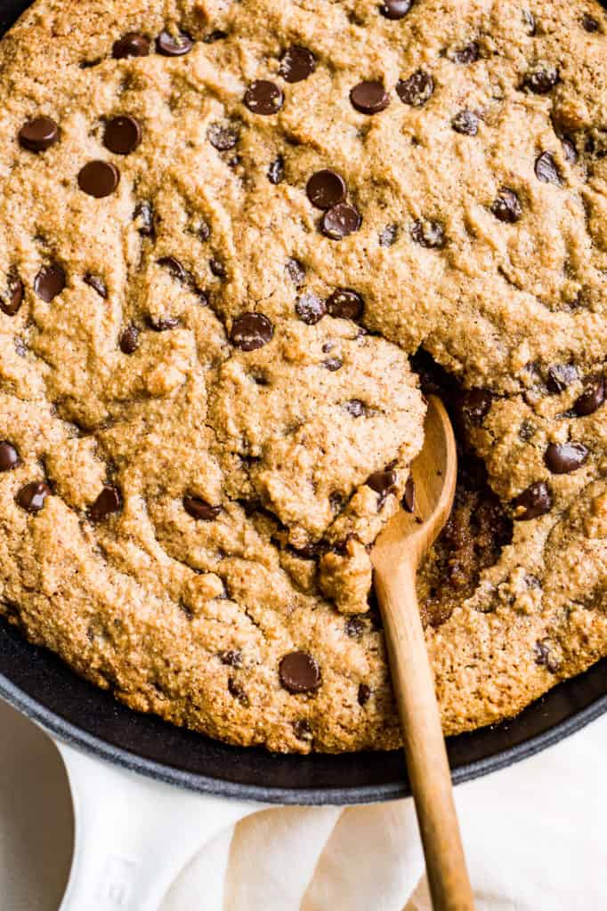 Paleo Chocolate Chip Skillet Cookie | Get Inspired Everyday!