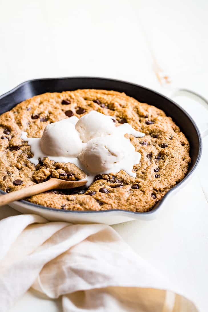 Paleo Chocolate Chip Skillet Cookie | Get Inspired Everyday!