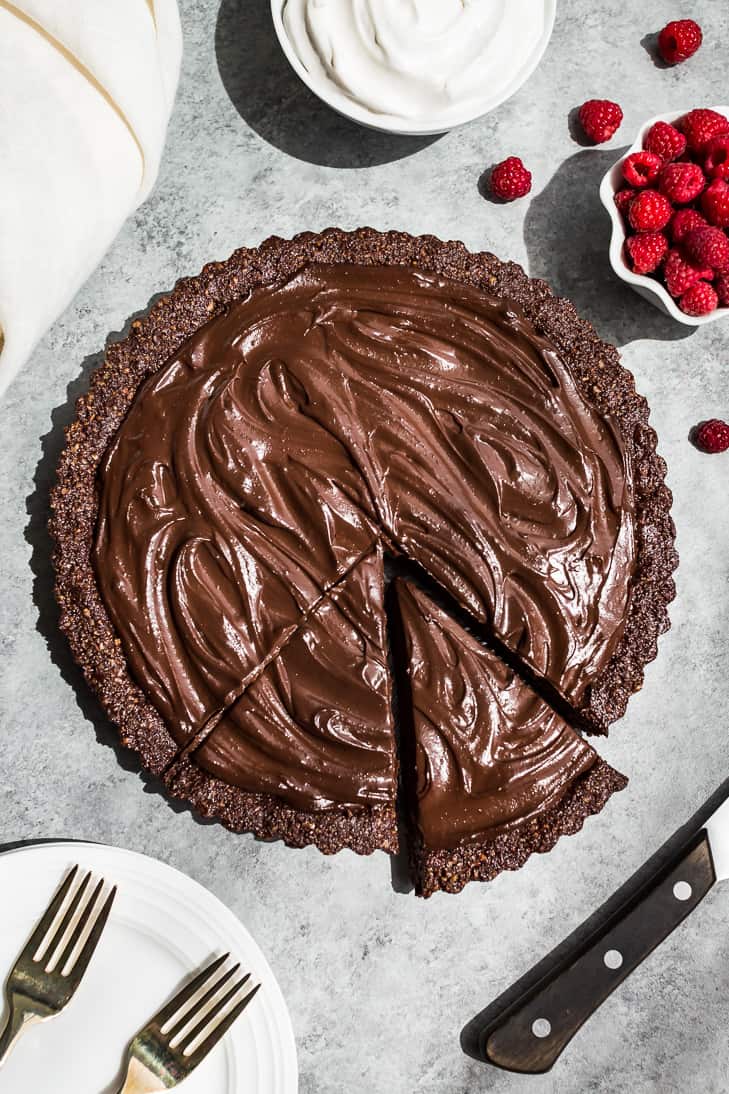 No Bake Chocolate Tart (Paleo & Vegan) | Get Inspired Everyday!