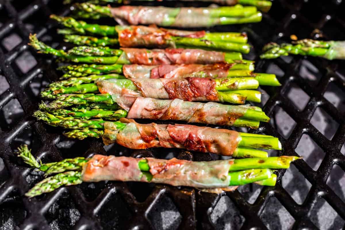 Prosciutto wrapped asparagus on the grill.